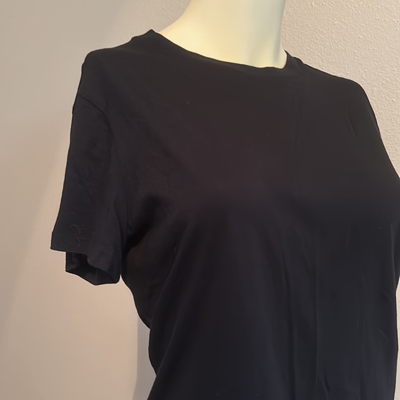 Basic black tee - Picture 3 of 4